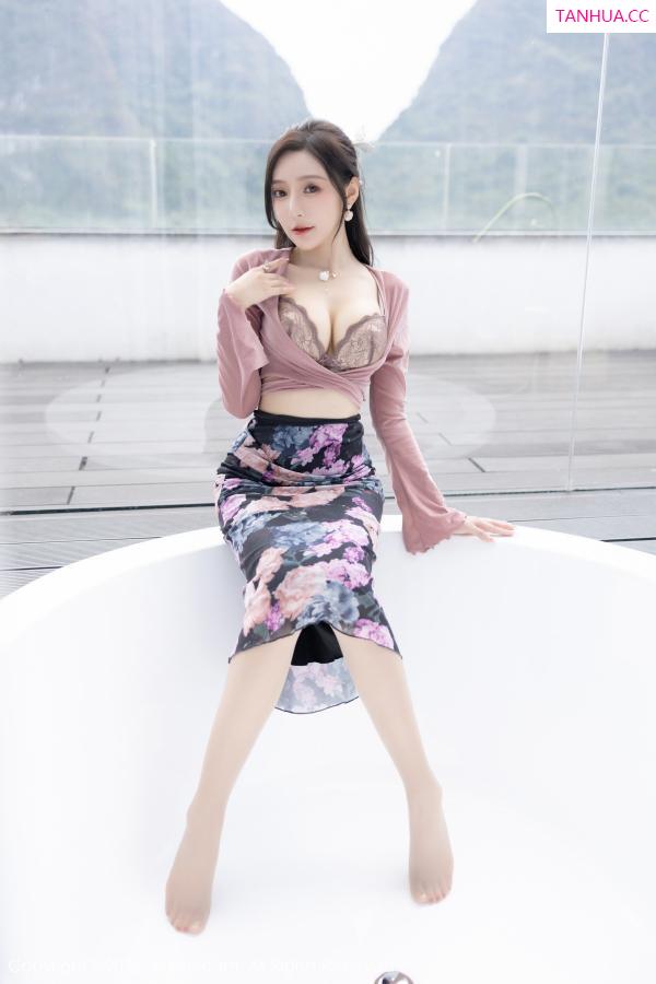 王馨瑶  [XiuRen]高清写真图 2022.12.12 No.5985 王馨瑶yanni 美腿长裙第28张图片